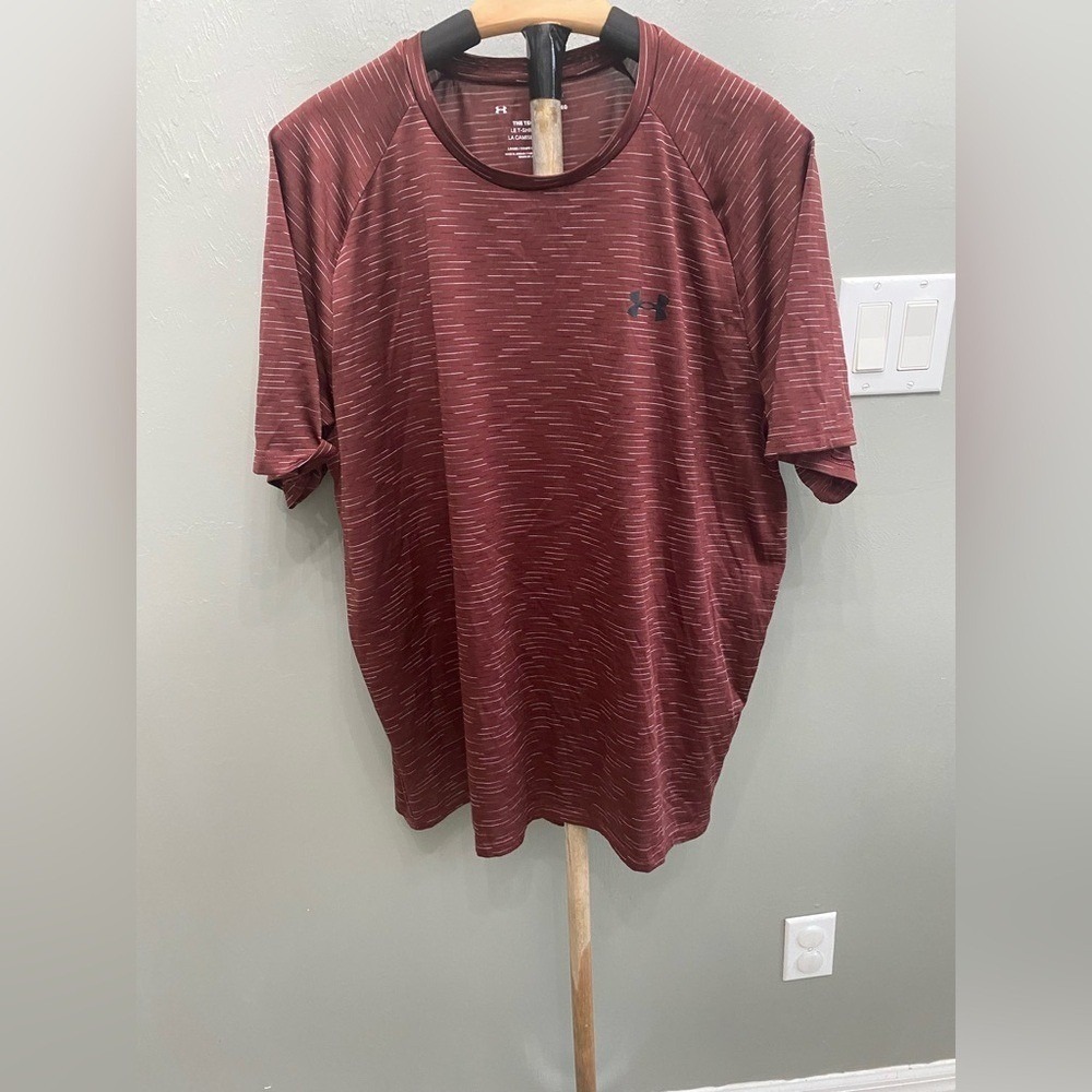 Under Armour Men's Burgundy Short Sleeve Tee